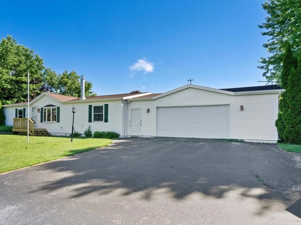 220 N Packer DRIVE, Manitowoc, WI 54220