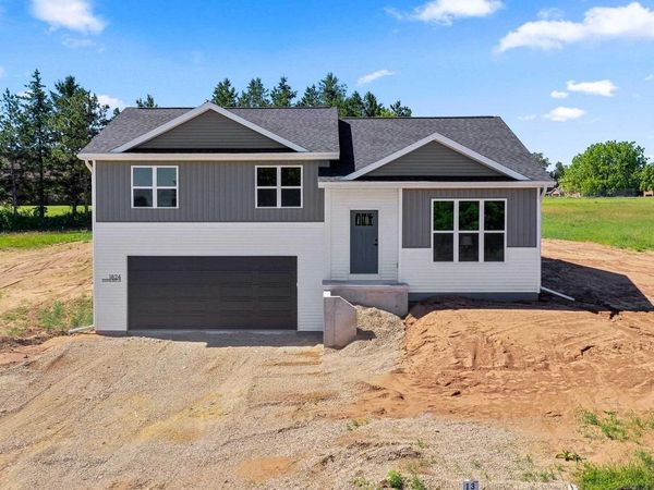 1824 SOUTHLAND LANE, New London, WI 54961