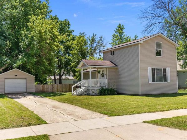 23 W NEVADA AVENUE, Oshkosh, WI 54901