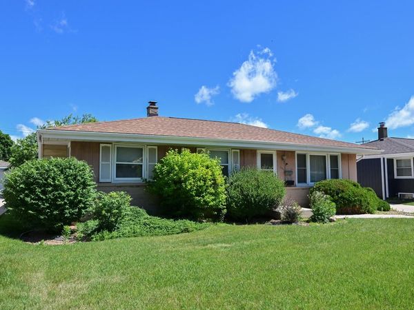 2400 W Edgerton AVENUE, Milwaukee, WI 53221