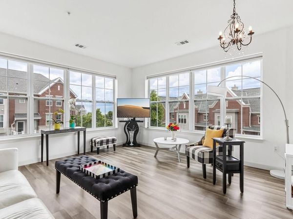 3930 S Lake DRIVE, Unit 109, Saint Francis, WI 53235