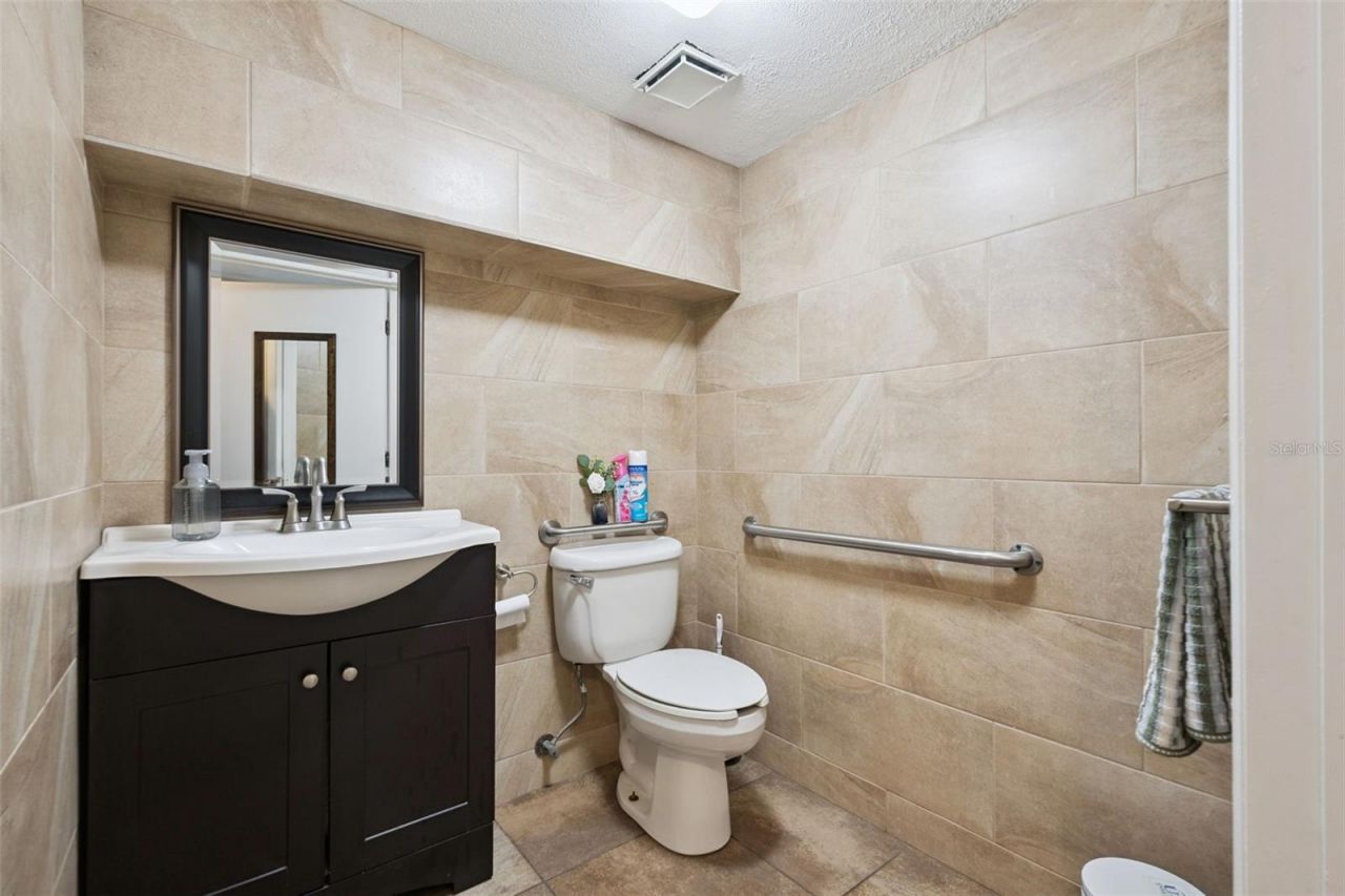 36 S Semoran Boulevard , Orlando, FL 32807 Photo