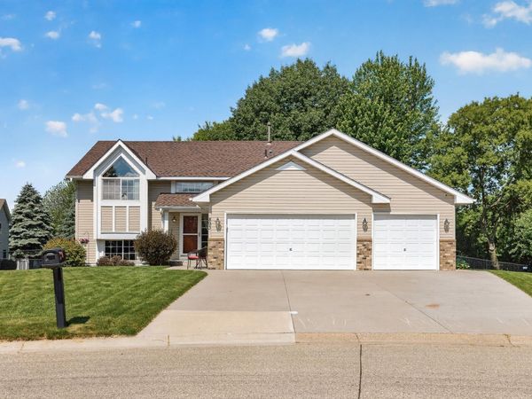 893 Marnie Circle S, Maplewood, MN 55119