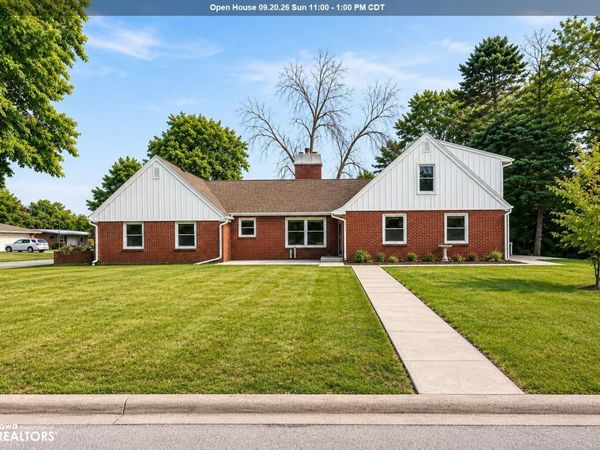 255 Willowbrook Dr, Mason City, IA 50401