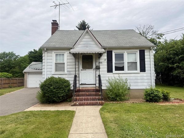 1777 Stone Avenue , East Meadow, NY 11554