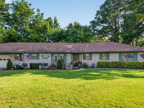 910 Cardinal Lane , Okmulgee, OK 74447