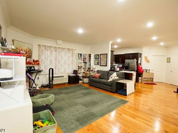6708 Jackson St, Guttenberg, NJ 07093