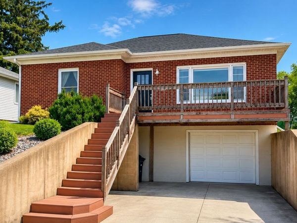 2030 Ogilby Road, Dubuque, IA 52001