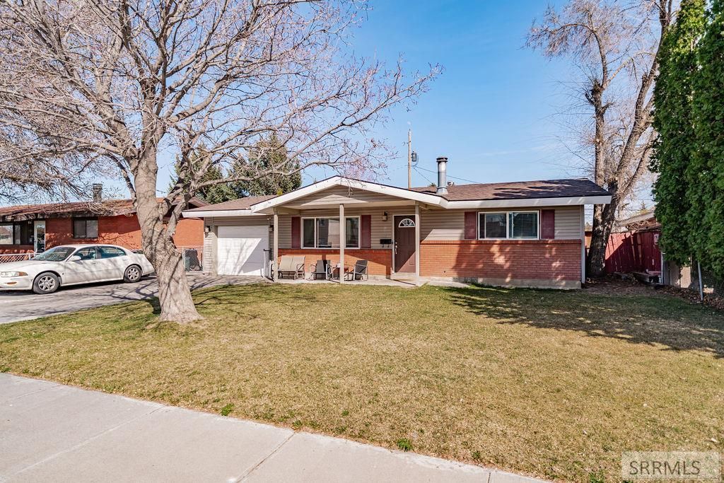 794 Anthon Avenue, Idaho Falls, ID 83404 Main Photo