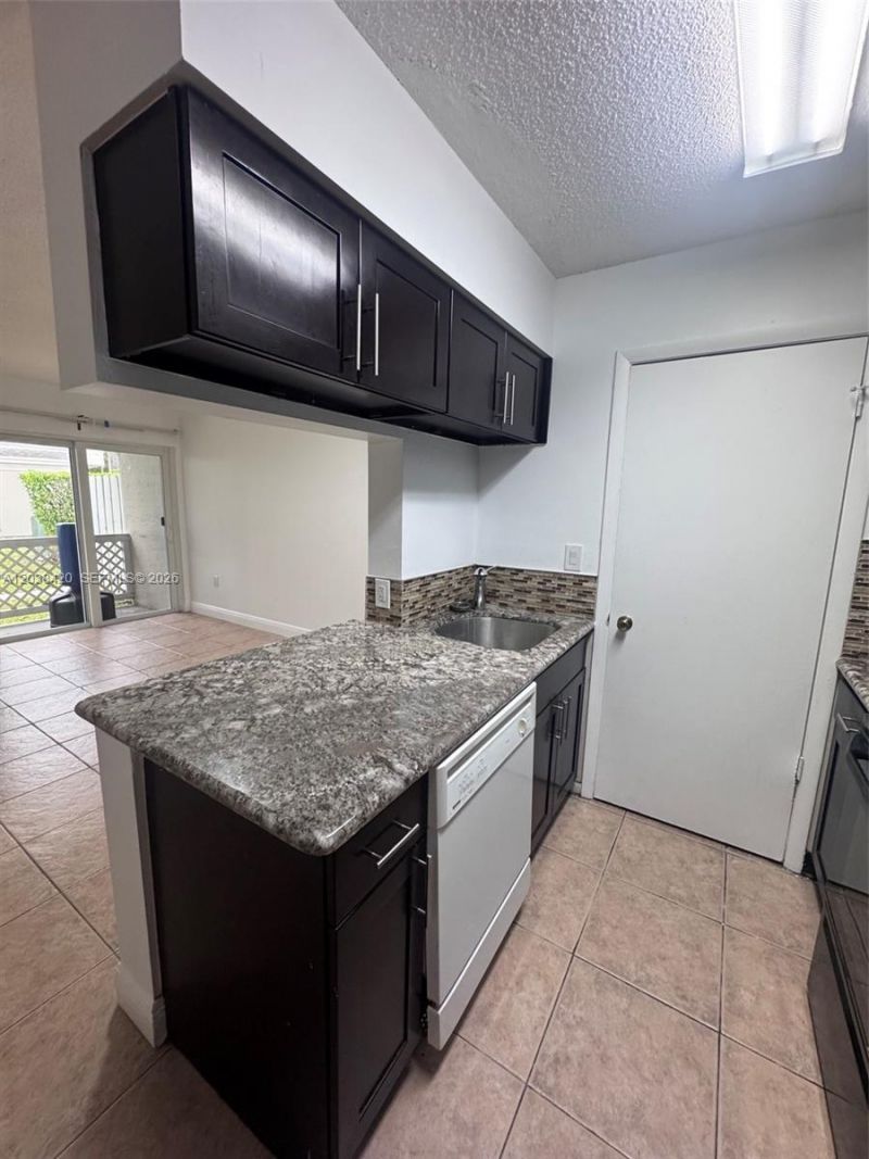17425 NW 67th Pl, Unit N-13, Hialeah, FL 33015 Photo