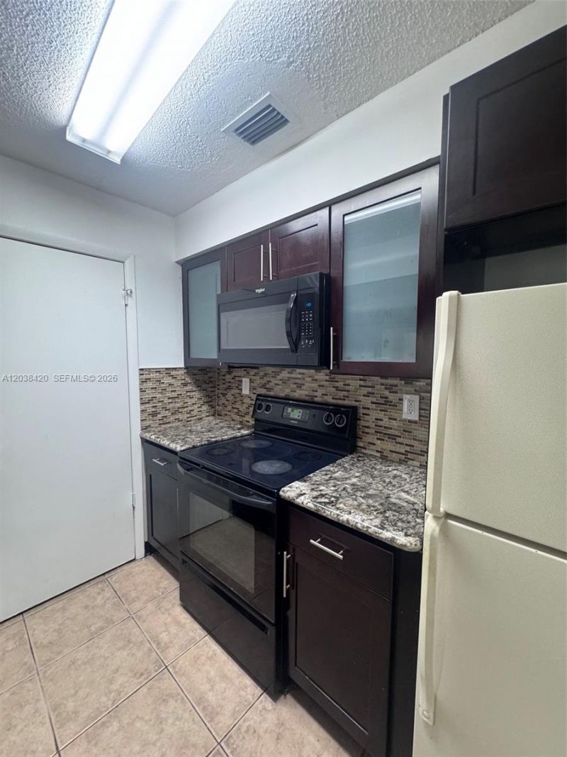 17425 NW 67th Pl, Unit N-13, Hialeah, FL 33015 Photo