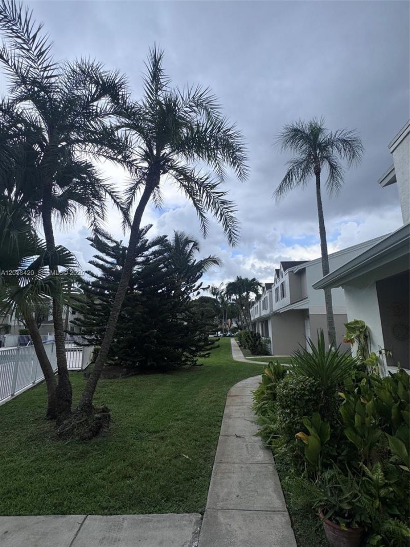 17425 NW 67th Pl, Unit N-13, Hialeah, FL 33015 Photo