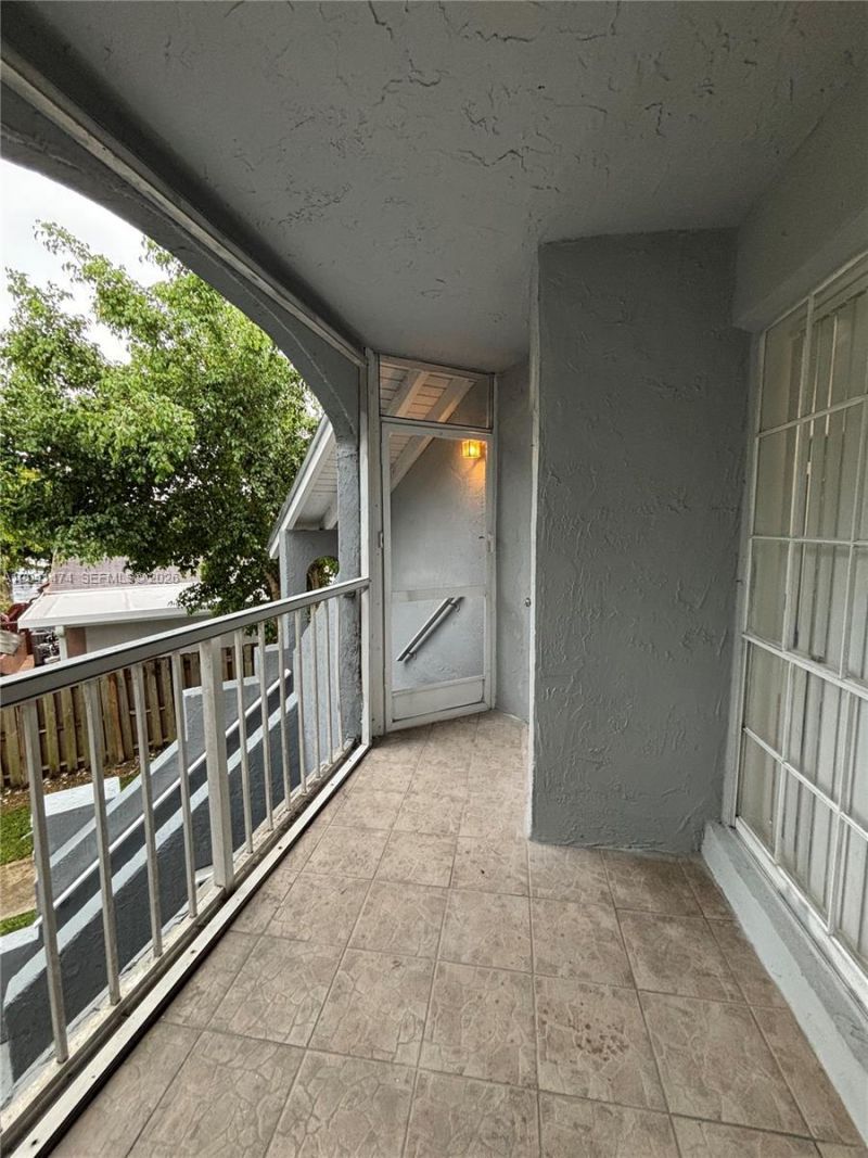 15655 SW 74th Cir Dr, Unit 14-6, Miami, FL 33193 Photo