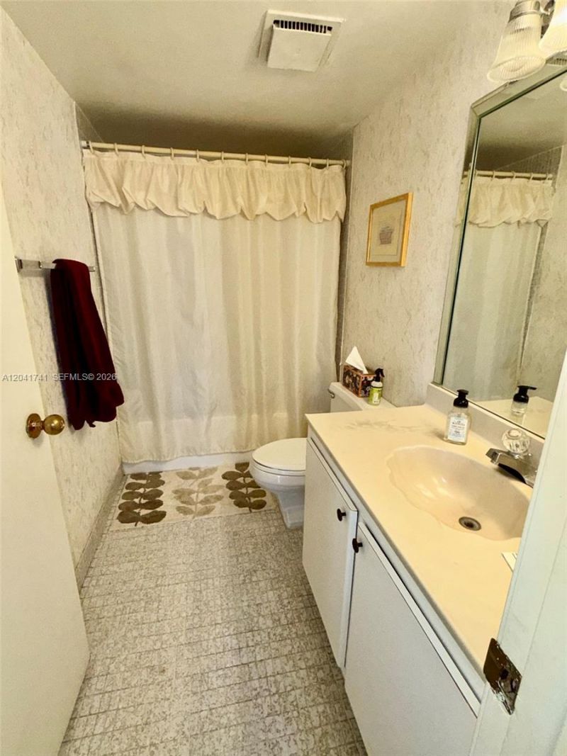 210 174th St , Unit 405, Sunny Isles Beach, FL 33160 Photo