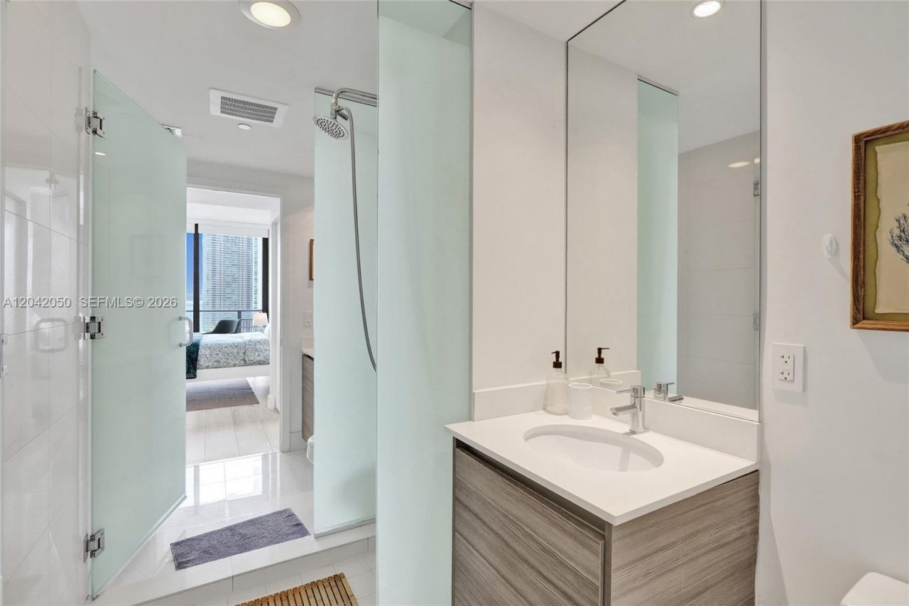 121 NE 34th St , Unit 2205, Miami, FL 33137 Photo