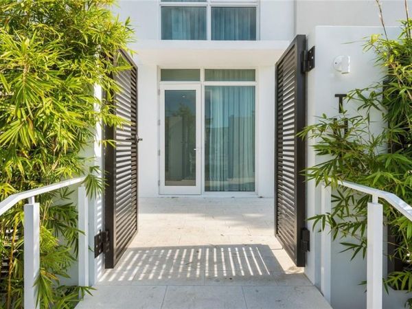 401 N Birch Road, Unit Th1, Fort Lauderdale, FL 33304