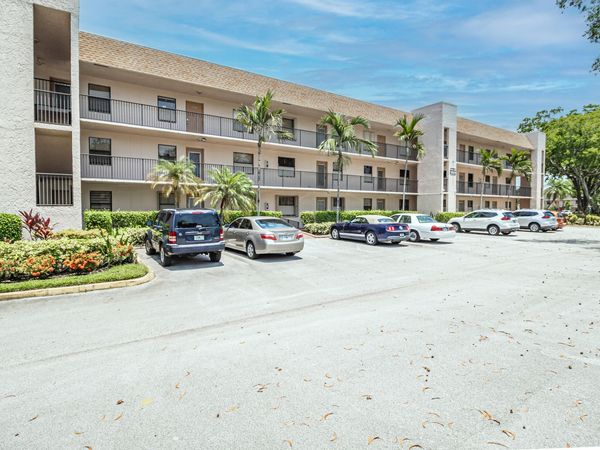 10331 Sunrise Lakes Boulevard, Unit 302, Sunrise, FL 33322