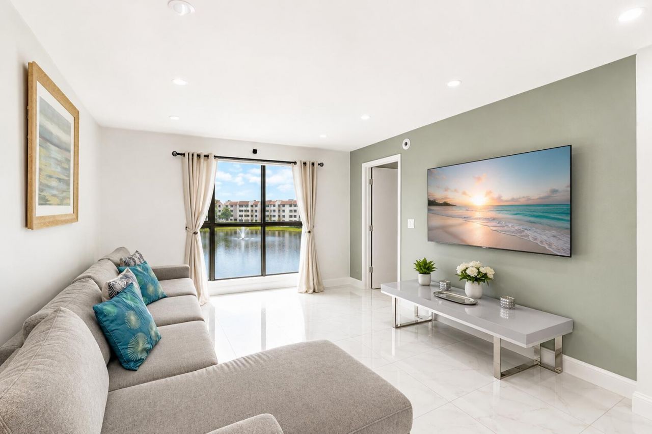 10331 Sunrise Lakes Boulevard, Unit 302, Sunrise, FL 33322 Photo