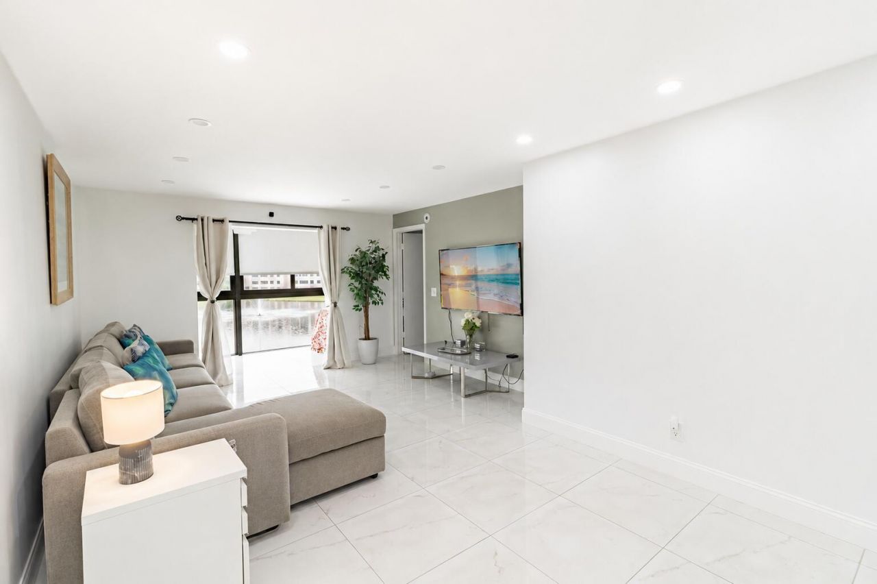 10331 Sunrise Lakes Boulevard, Unit 302, Sunrise, FL 33322 Photo