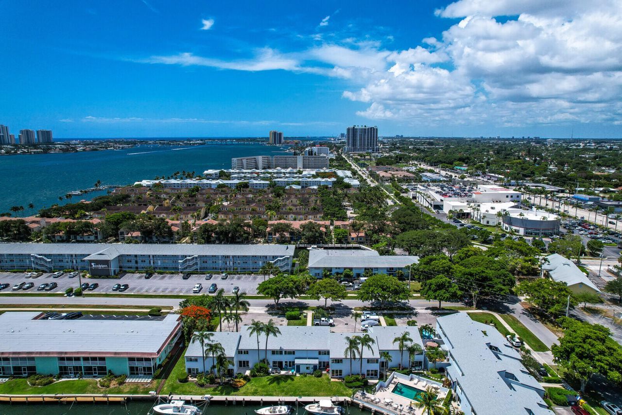 129 Lehane Terrace, Unit 133, North Palm Beach, FL 33408 Photo