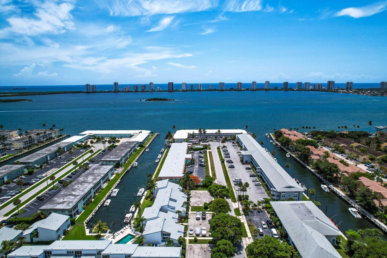 129 Lehane Terrace, Unit 133, North Palm Beach, FL 33408 Photo