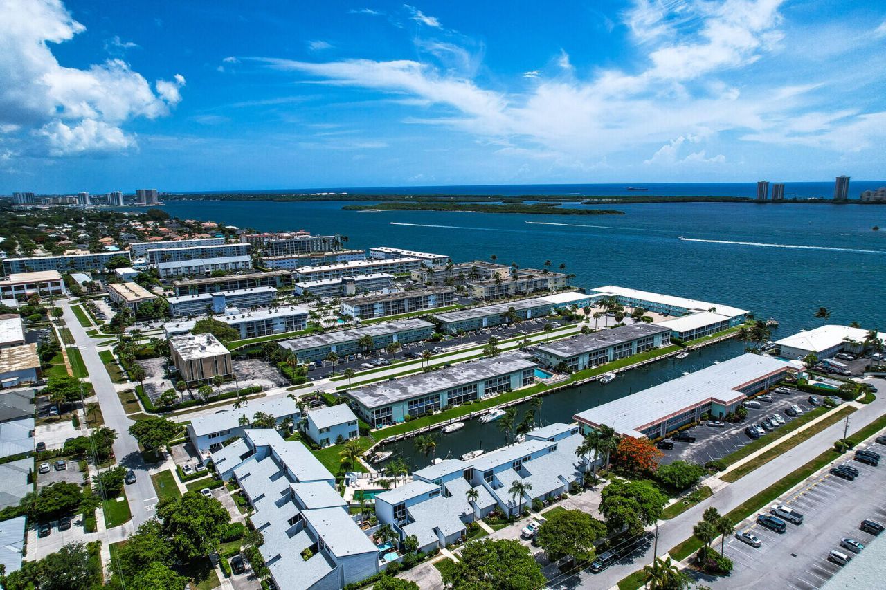 129 Lehane Terrace, Unit 133, North Palm Beach, FL 33408 Photo