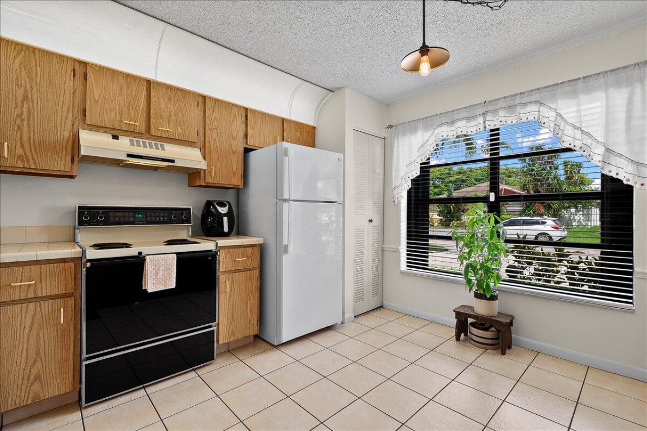 1430 Pines Lane, West Palm Beach, FL 33415 Photo