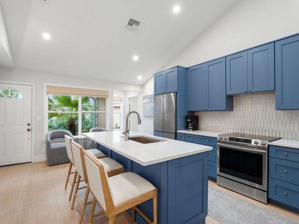 1374 Coral Park Lane, Unit 803, Vero Beach, FL 32963