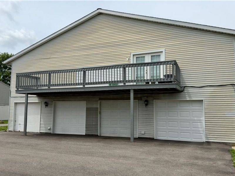 229 Brunswick Drive, Elyria, OH 44035 Photo 2