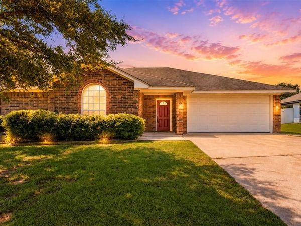 104 W Jade Drive , Hewitt, TX 76643
