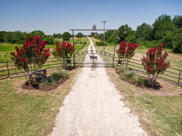 5562 County Road 1037, Celeste, TX 75423