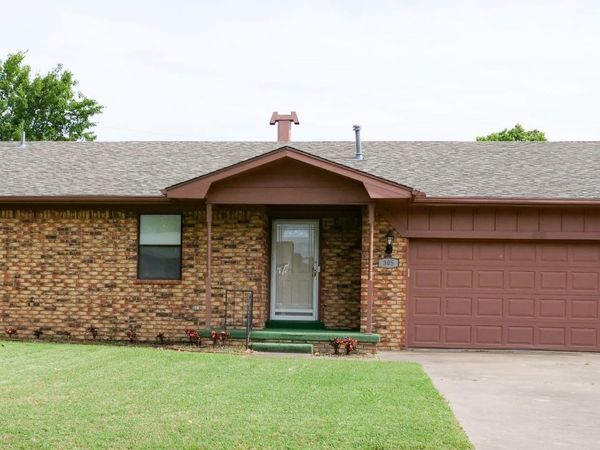 305 E Barclay Street , Henryetta, OK 74437