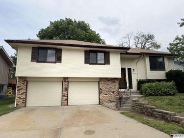 2727 N 113th Street, Omaha, NE 68164