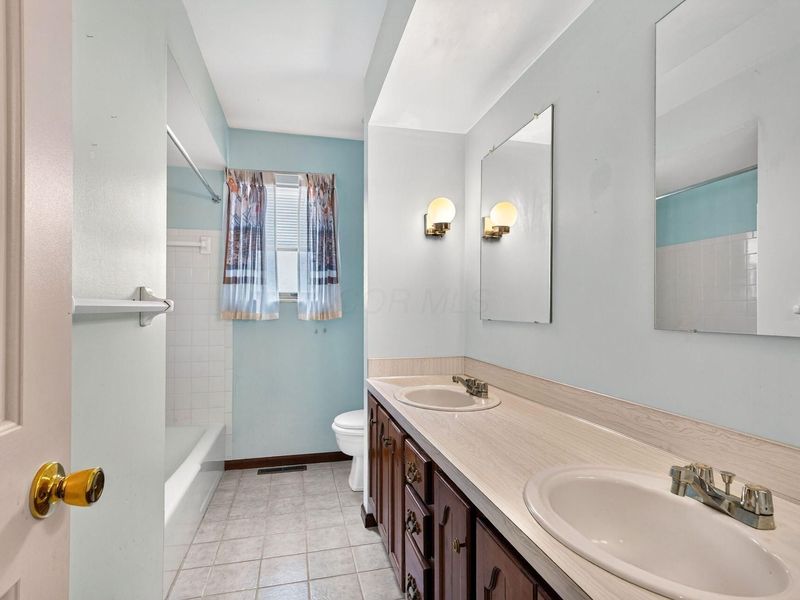 1275 Le Anne Marie Circle, Columbus, OH 43235 Photo 27