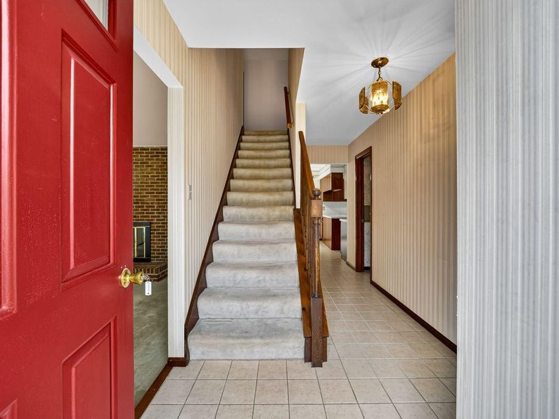 1275 Le Anne Marie Circle, Columbus, OH 43235 Photo 4