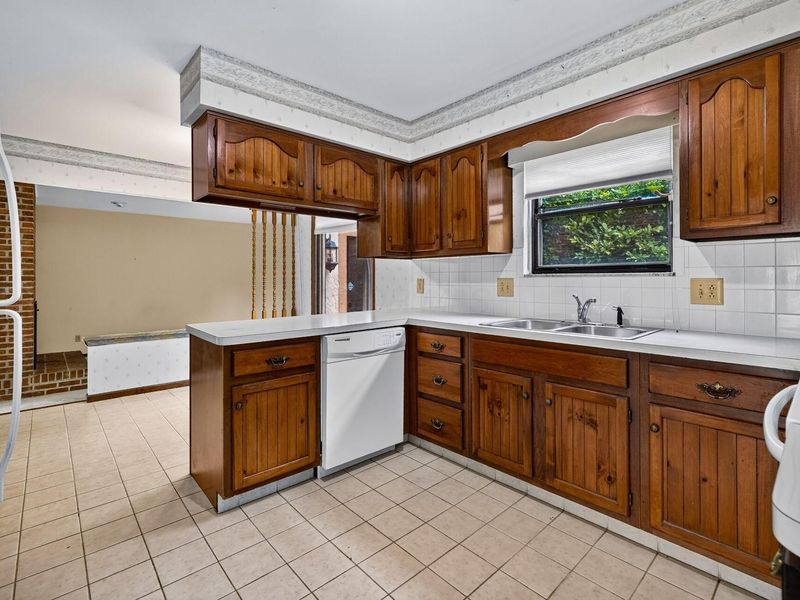 1275 Le Anne Marie Circle, Columbus, OH 43235 Photo 9