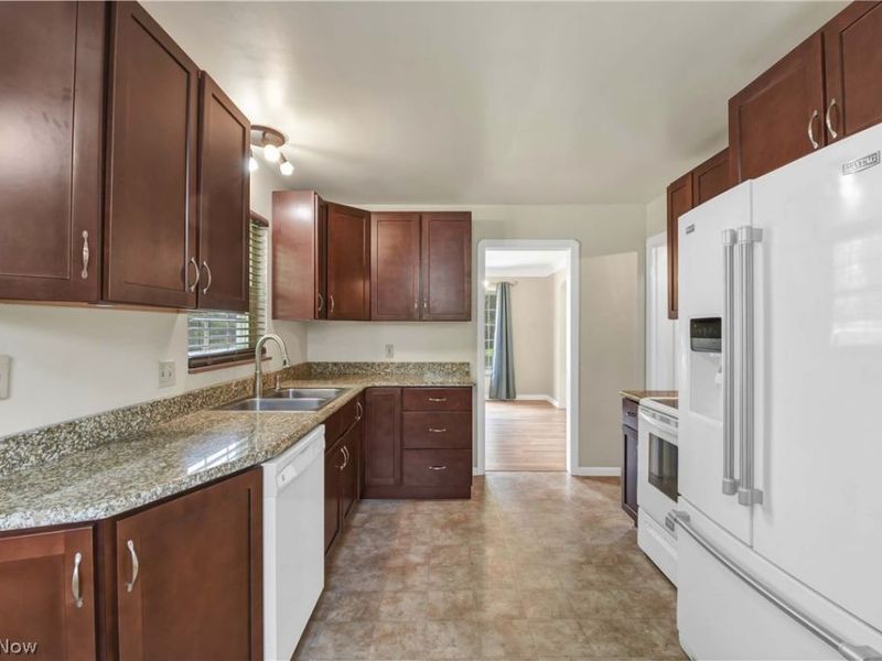 5998 Maplecliff Drive, Parma Heights, OH 44130 Photo 8
