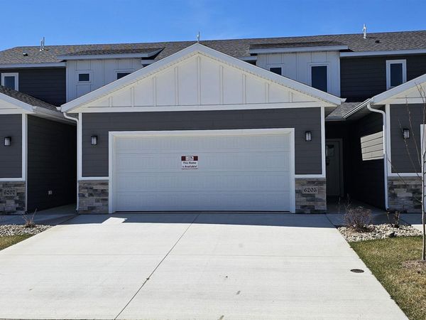 6205 S Hunt Pl, Sioux Falls, SD 57106