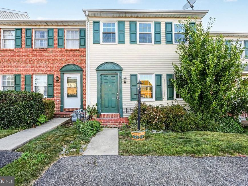 295 Robin Hill Circle, York, PA 17404 Main Photo