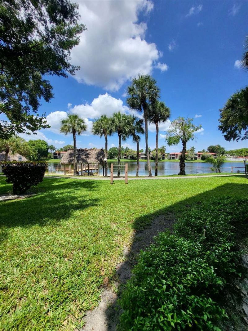 900 Colony Point Cir , Unit 107, Pembroke Pines, FL 33026 Photo