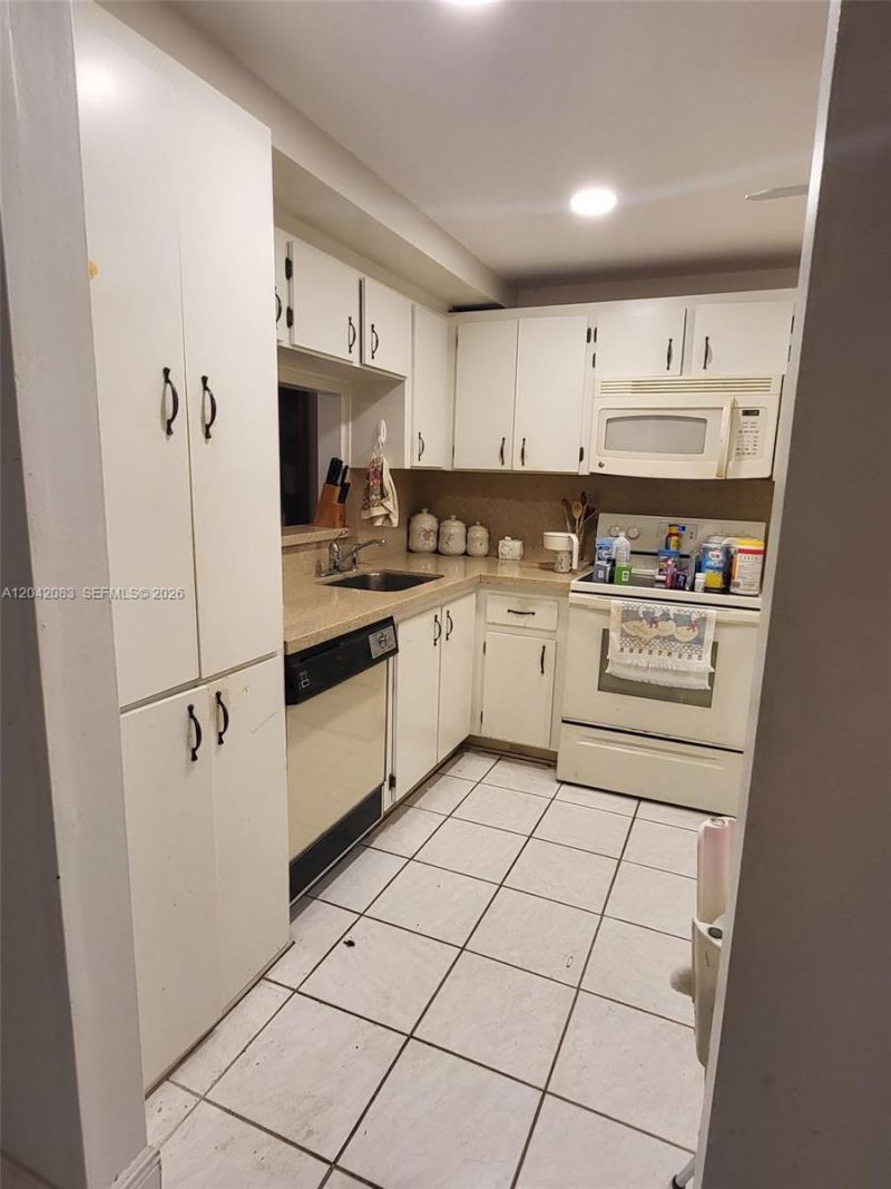 900 Colony Point Cir , Unit 107, Pembroke Pines, FL 33026 Photo