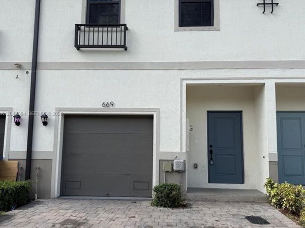 669 SW 11th St , Florida City, FL 33034