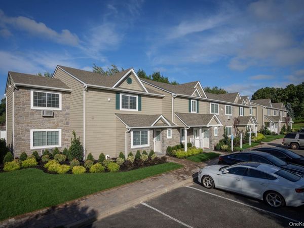 2 Victorian Court , Unit 60, Holtsville, NY 11742