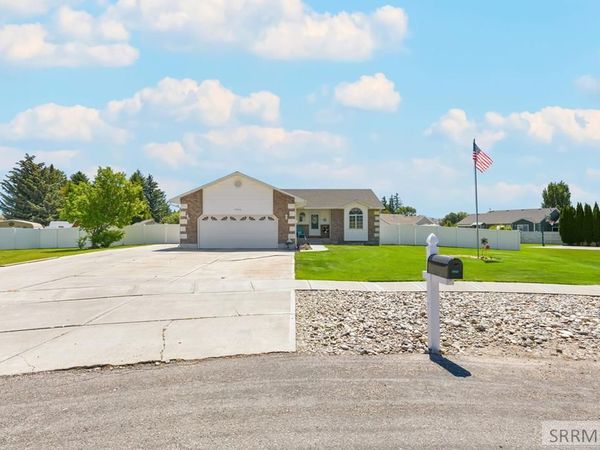 4966 E Camas Creek Circle, IONA, ID 83427