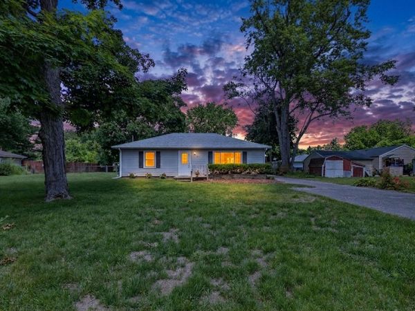 1049 Bloomfield Avenue, Plainwell, MI 49080