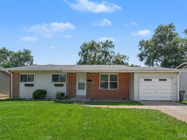 566 Candle Light Lane , Hazelwood, MO 63042