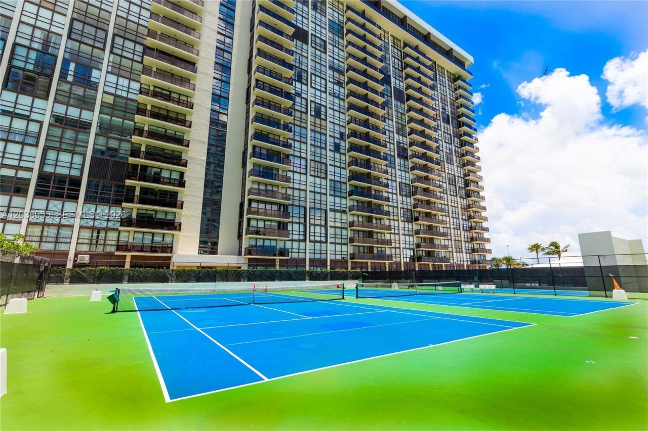 600 NE 36th St, Unit 1017, Miami, FL 33137 Photo