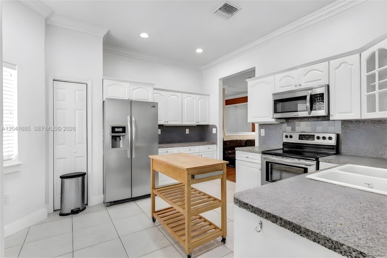 7950 SW 196th Ter, Cutler Bay, FL 33189 Photo