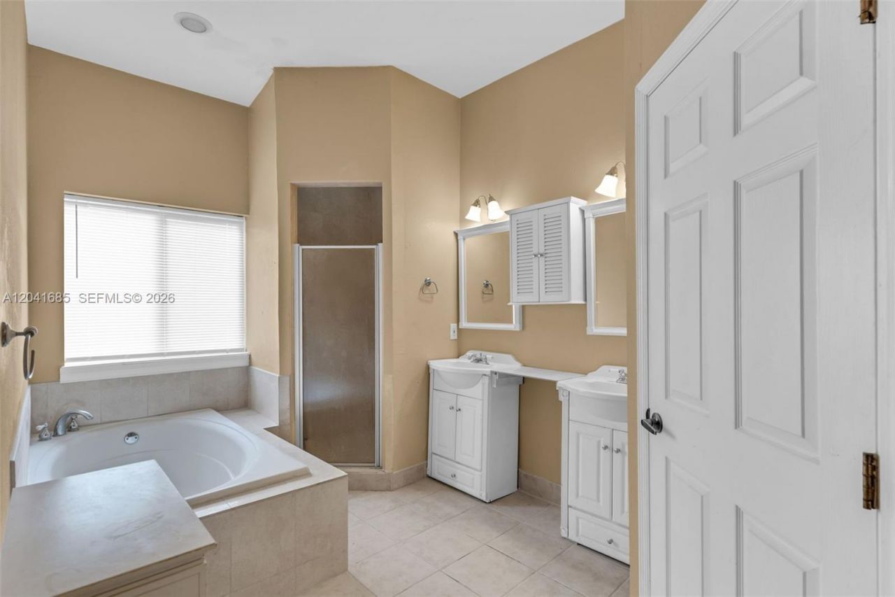 7950 SW 196th Ter, Cutler Bay, FL 33189 Photo