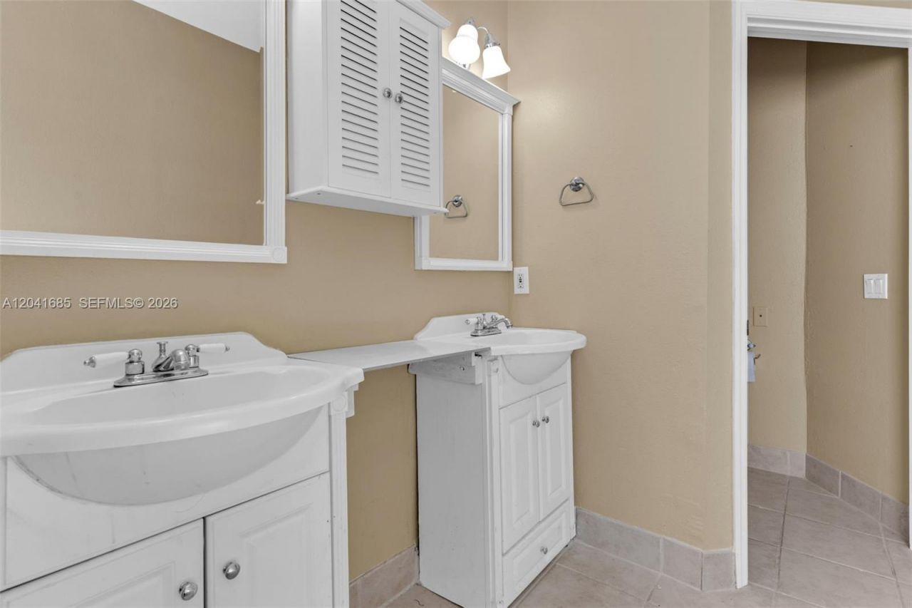 7950 SW 196th Ter, Cutler Bay, FL 33189 Photo